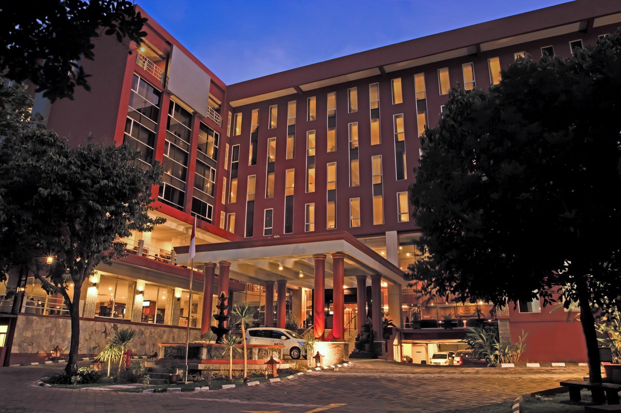 فندق يوغياكارتافي  فندق ميرابي ميربابو يوجياكرتا المظهر الخارجي الصورة